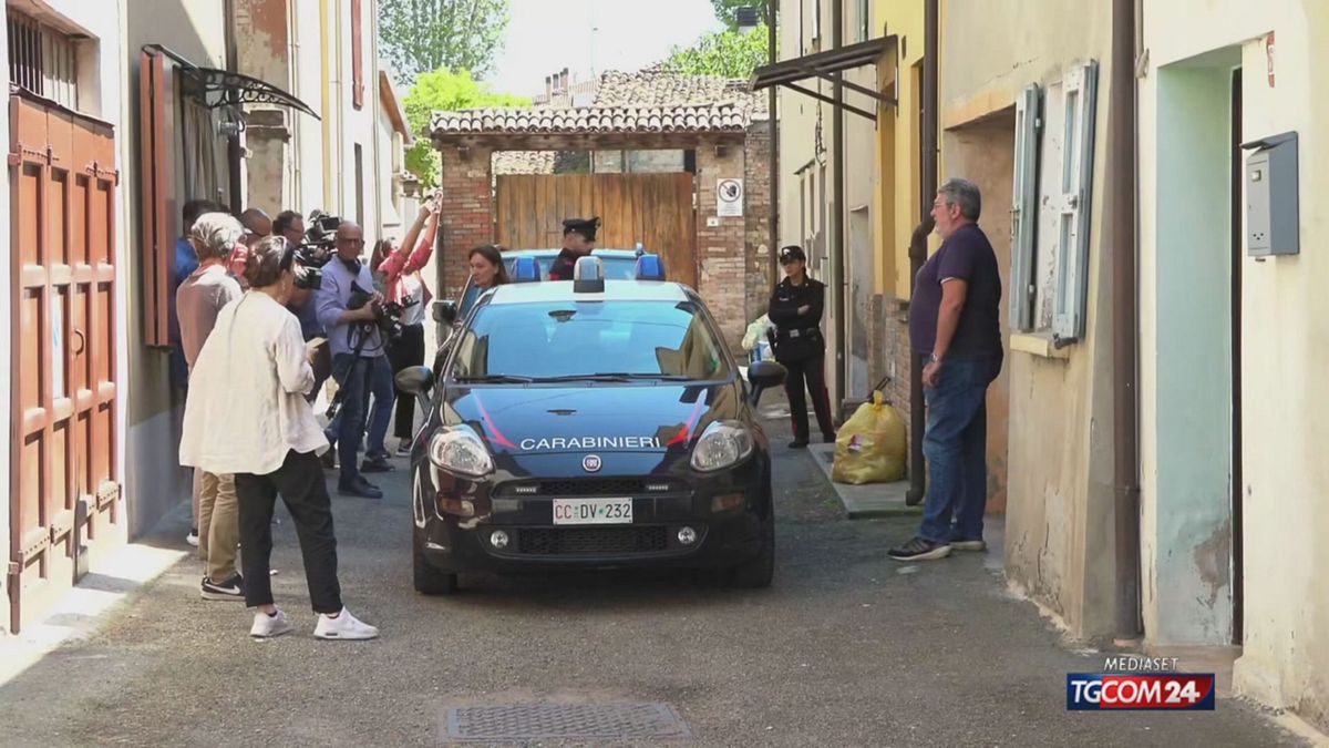 Parma, accoltella la moglie e tenta la fuga: l