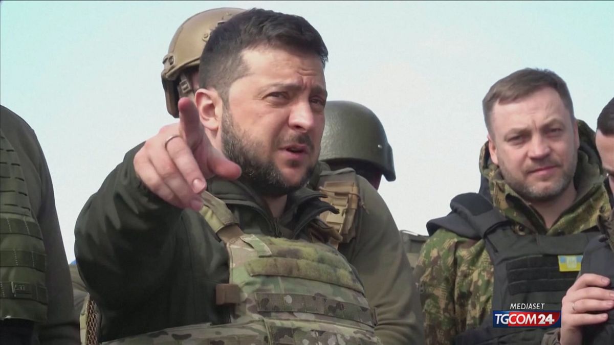 Zelensky: "Nessuno è immune alla guerra se si trova a Mosca, nemmeno i leader alla parata del 9 maggio"
