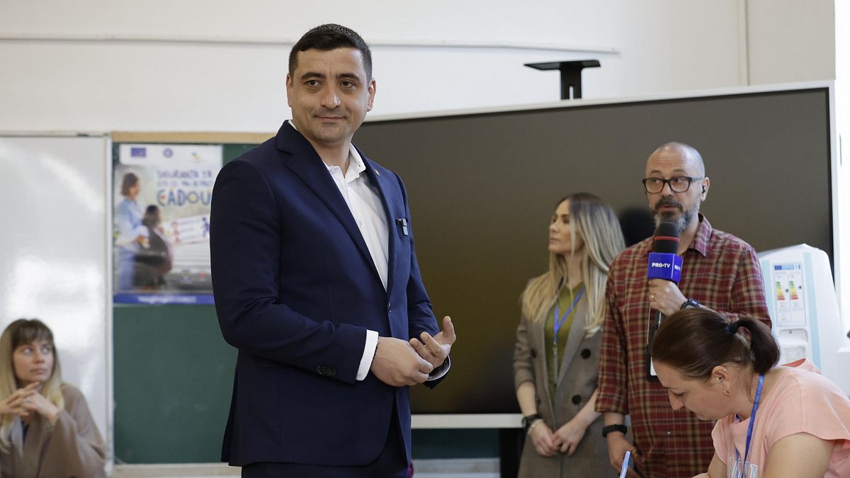 Elezioni in Romania, il candidato di estrema destra George Simion oltre il 40%: "Oggi il popolo rumeno ha parlato e si è sollevato"