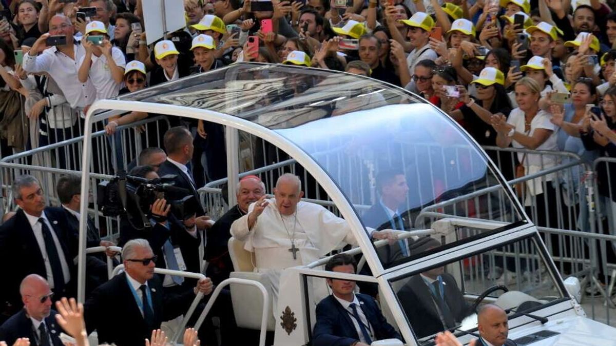 Francesco'nun Gazze Hasta Çocukları için Papmobile