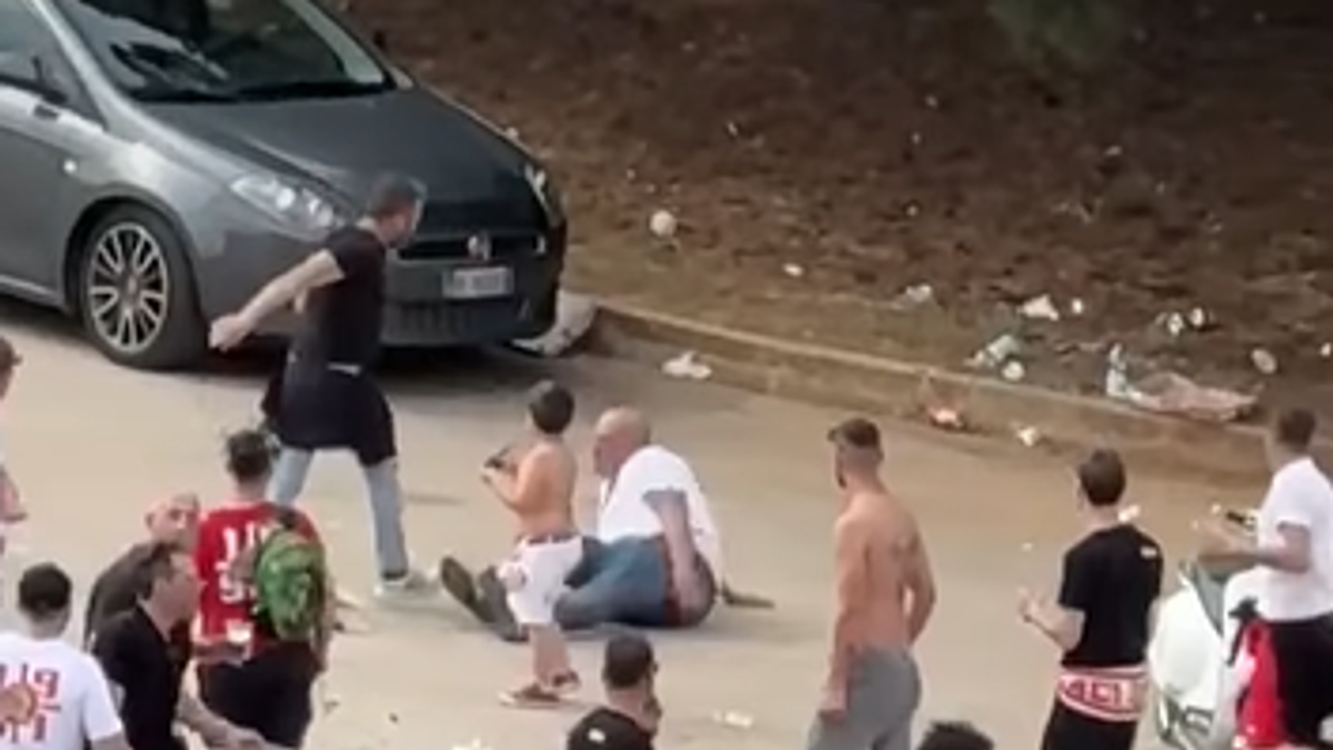 Bari, tifoso picchiato davanti al figlio mentre il bambino piange disperato