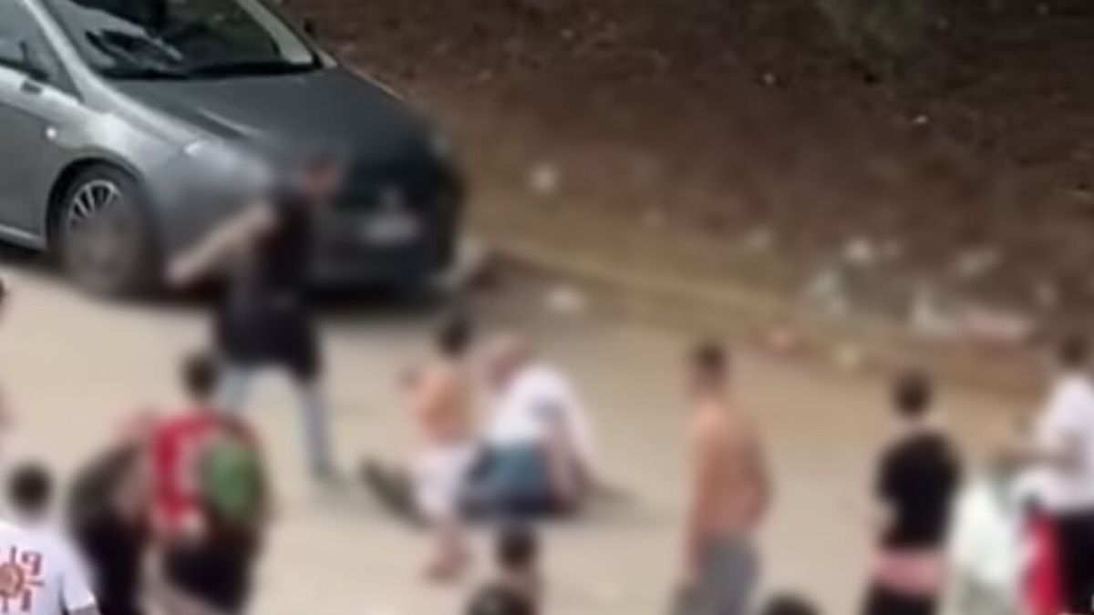 Orrore a Bari, tifoso picchiato davanti al figlio mentre il bambino piange disperato
