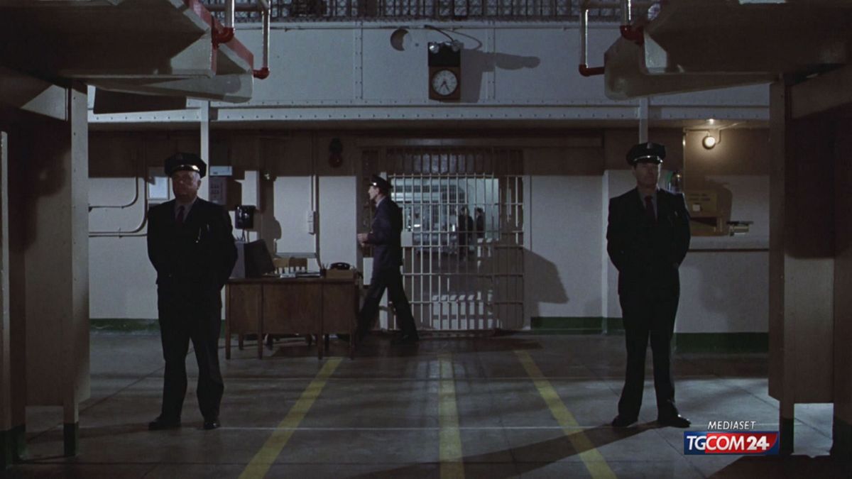 trump vuole riaprire alcatraz    ci rinchiuderò la feccia d  america 