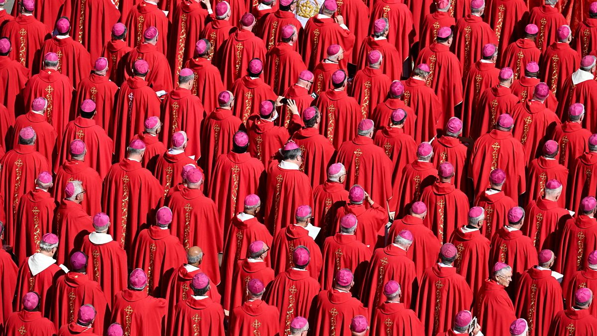 Ultimo giorno prima del Conclave, domani la prima fumata: mai un Papa eletto subito