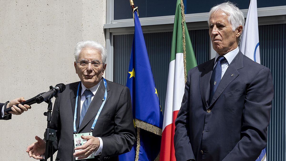 Plastica Bianca Un Secchio Da 5 Galloni, Isolato Immagine Stock