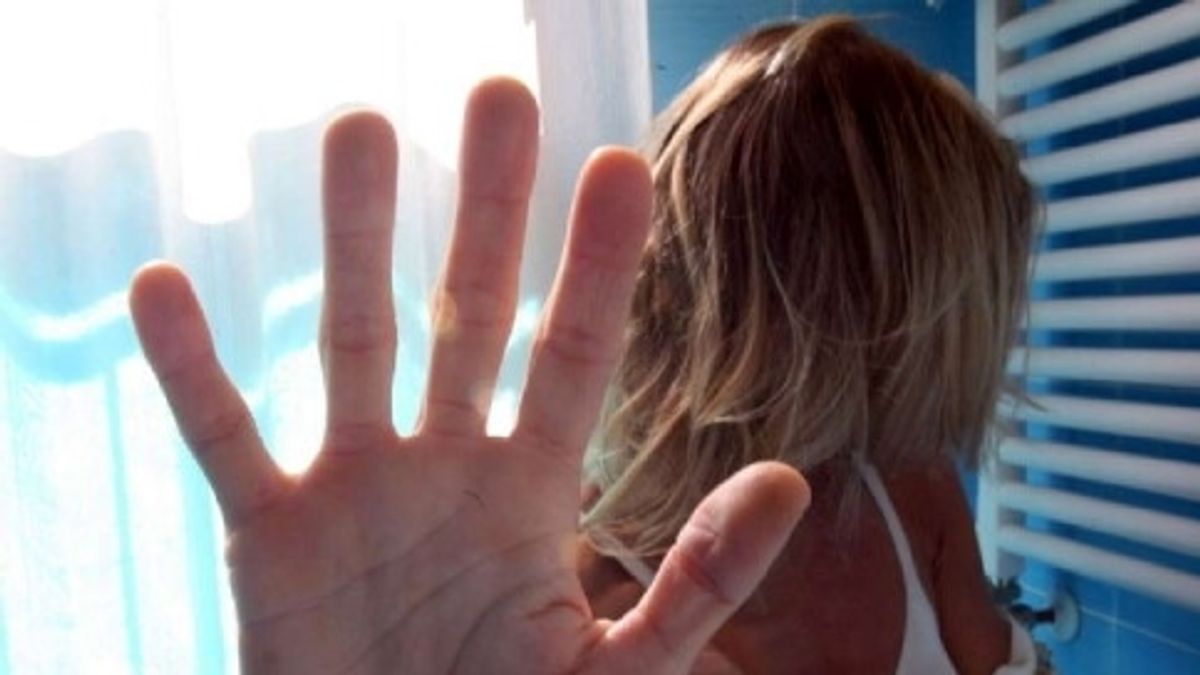 Botte e minacce alla ex, 19enne di Ferrara che elogiava Turetta torna libero dopo 14 ore