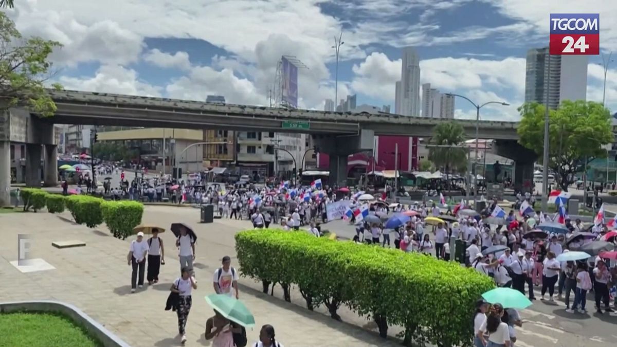 panama in migliaia in piazza contro l aumento della presenza militare usa