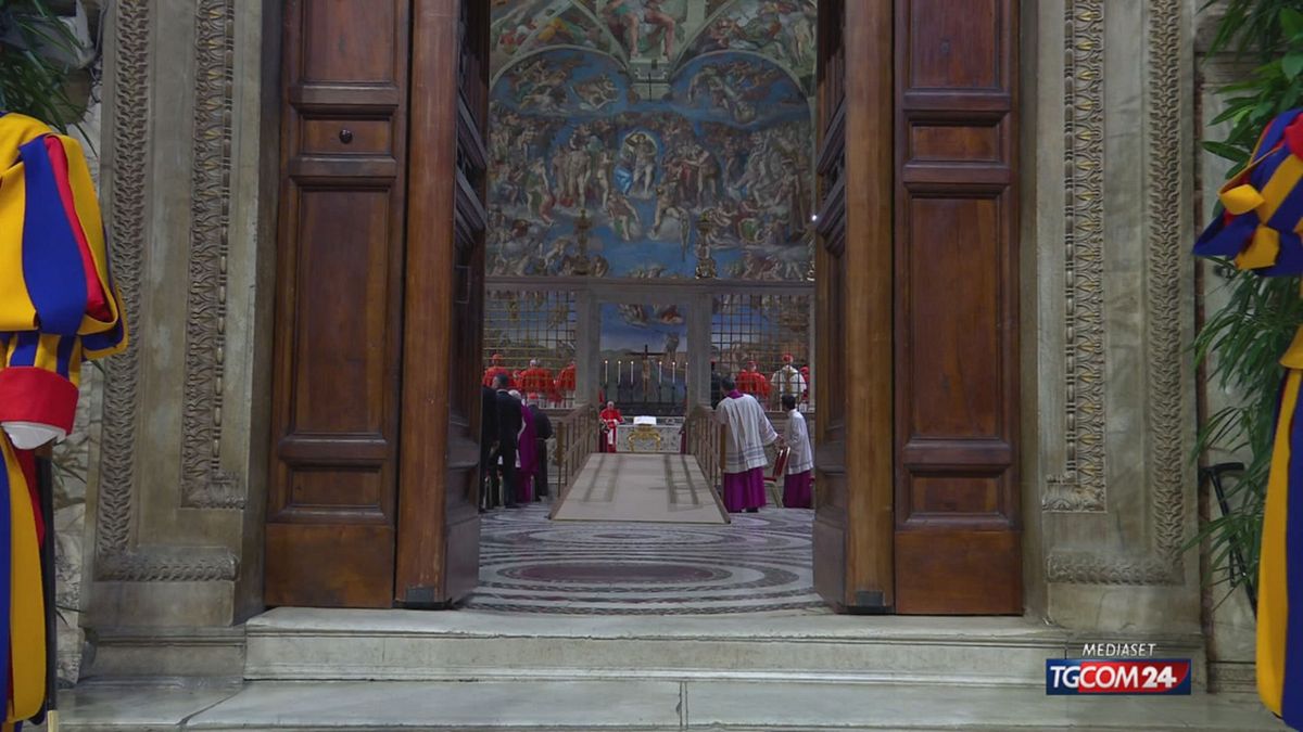 conclave ogni cardinale giura sul vangelo il primo è parolin