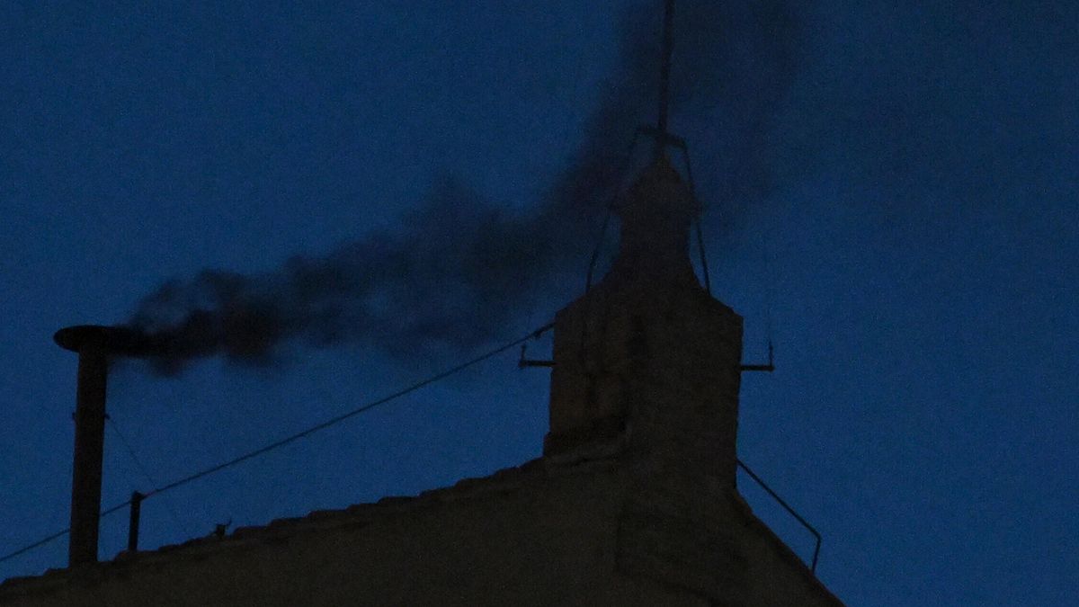 Conclave, fumata nera dopo la prima votazione: non c
