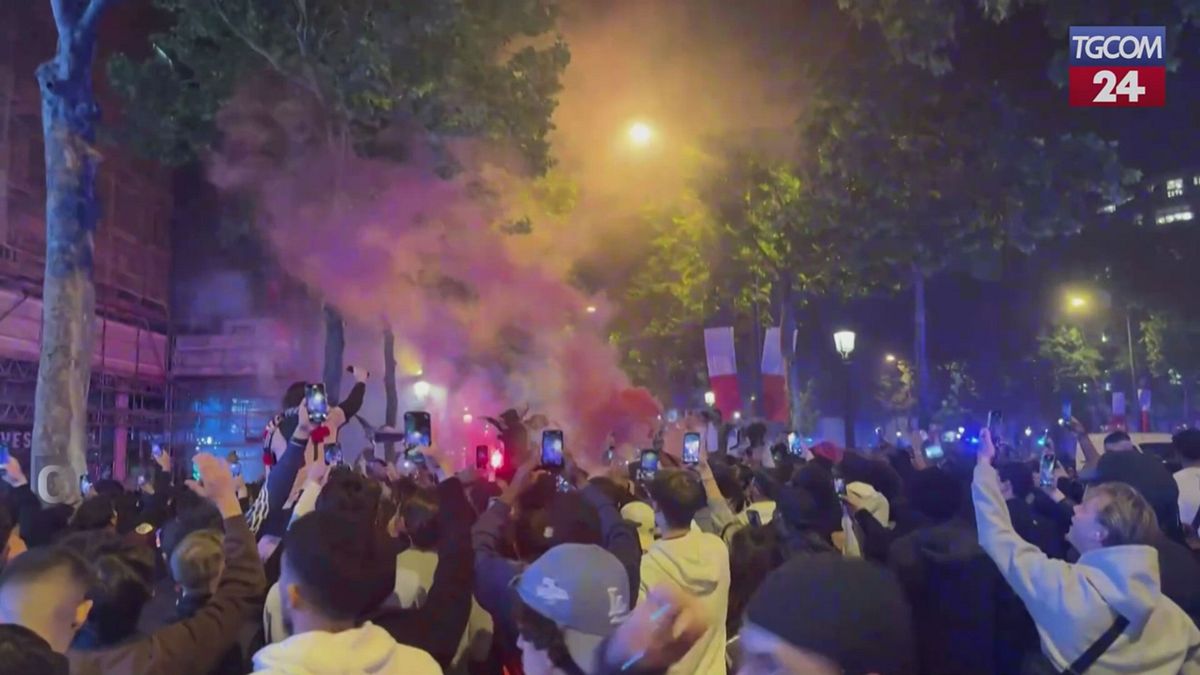 champions league il paris saintgermain va in finale i festeggiamenti dei tifosi