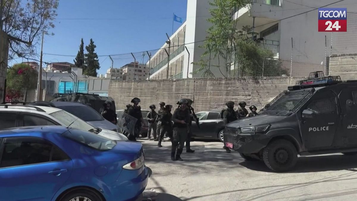 le forze israeliane chiudono le scuole dell onu nella gerusalemme est annessa