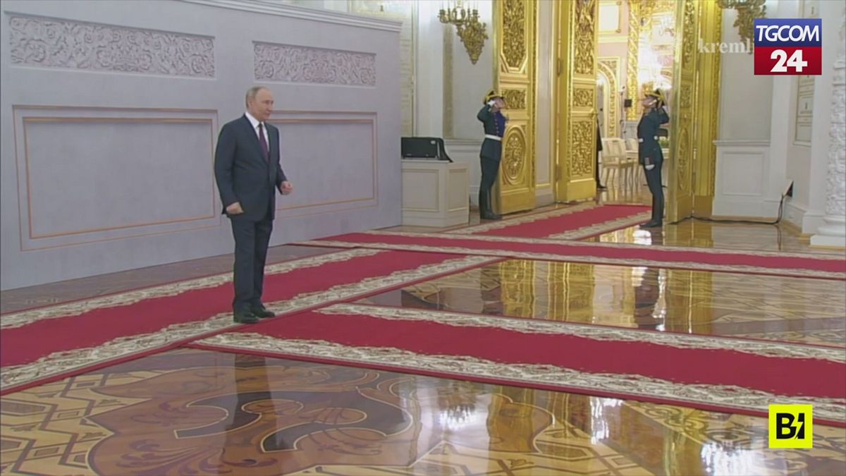 Tappeti rossi e maxi bandiere, Putin riceve Xi Jinping al Cremlino