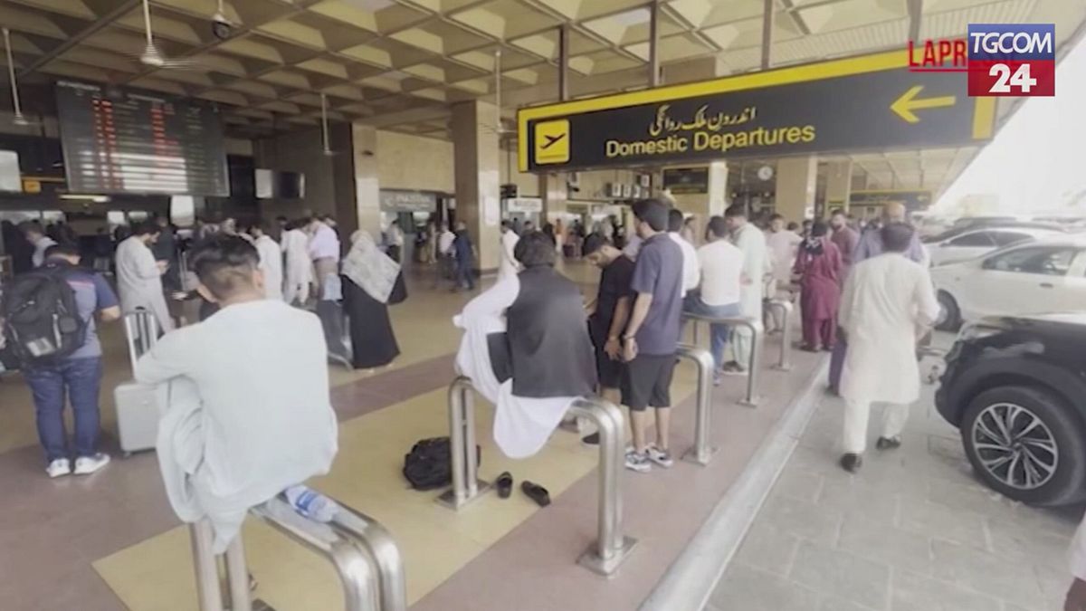pakistan sospese le operazioni di volo a karachi dopo gli attacchi indiani