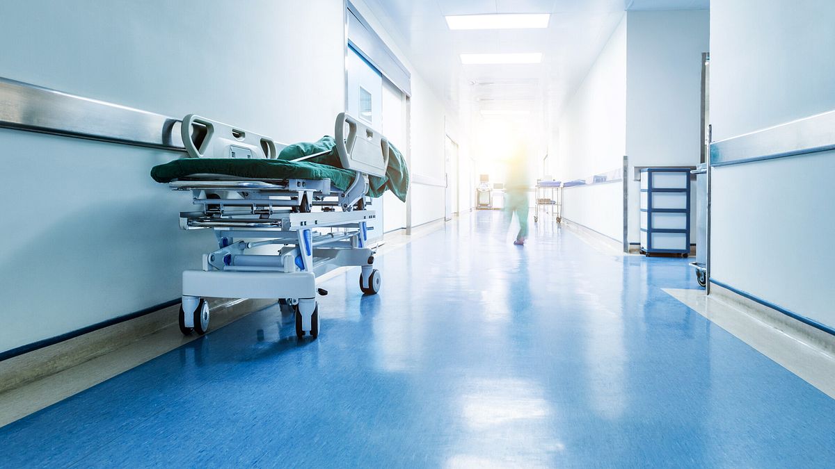 abusi sessuali in ospedale a piacenza l ausl rescinde il contratto di lavoro con il primario arrestato