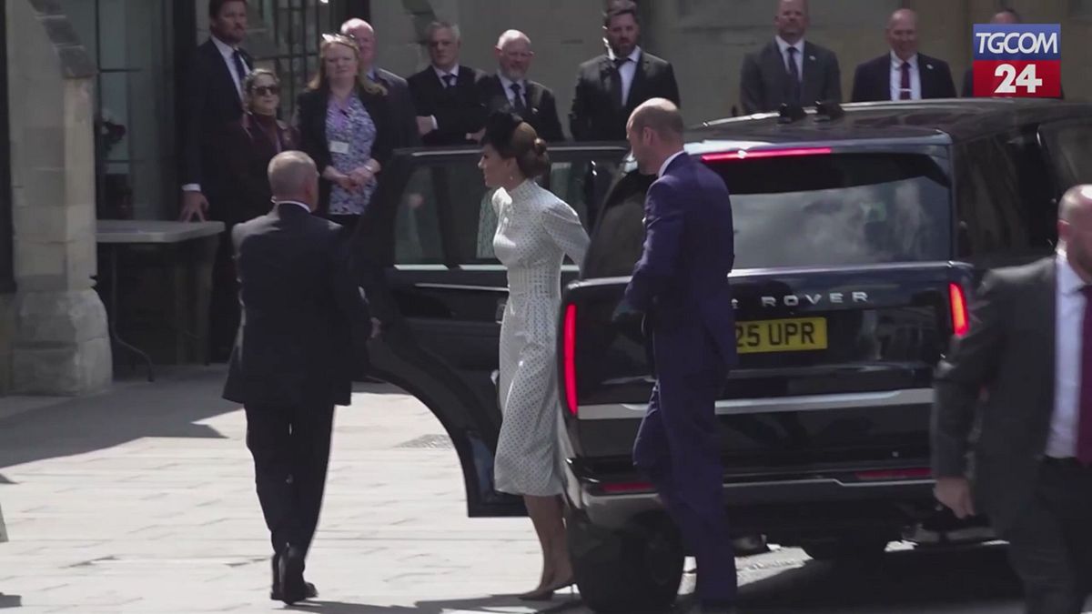gb la famiglia reale all abbazia di westminster per il giorno della vittoria