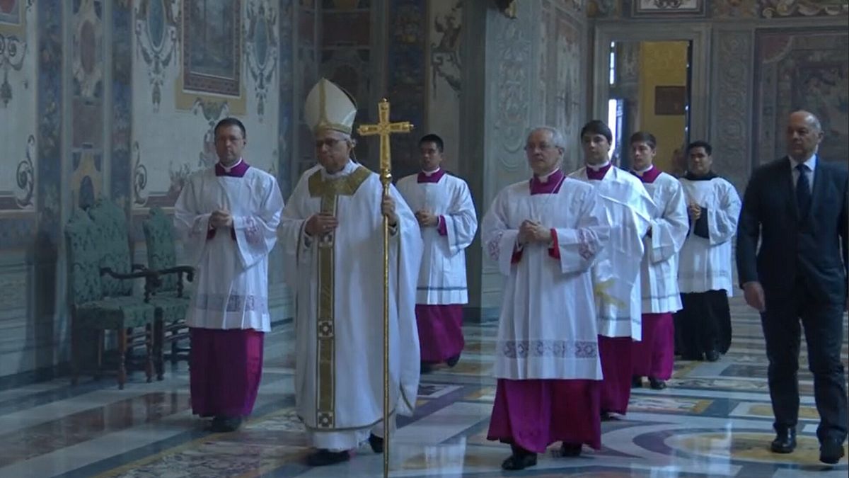 Leone XIV, il primo giorno da Papa: al via la messa con i cardinali in Cappella Sistina | Domenica l