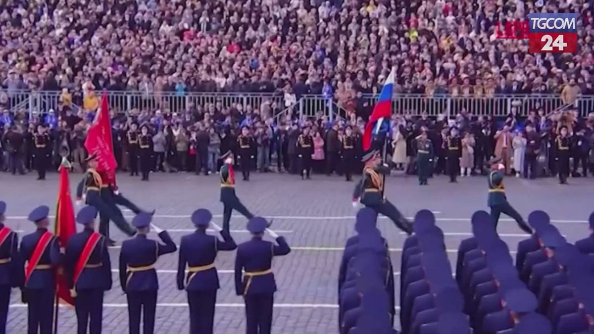la parata militare sulla piazza rossa di mosca
