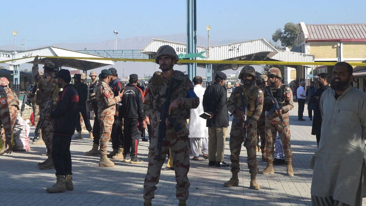 Pakistan lancia il contrattacco, ma New Delhi risponde | Truppe verso il confine, segnali di escalation | Ma arriva il cessate il fuoco, Trump: "Immediato e completo"