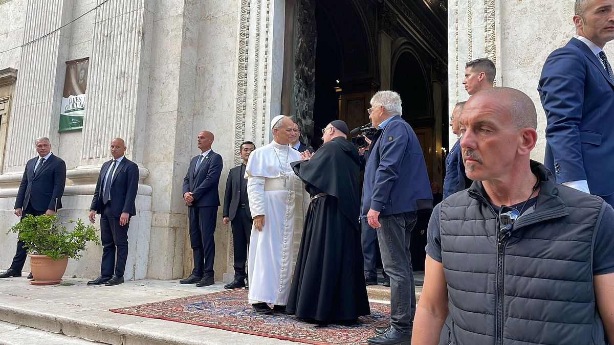 Madonna del Buon Konseyi'nin kutsal alanında Genazzano'da Papa Leo XIV'in ilk çıkışı