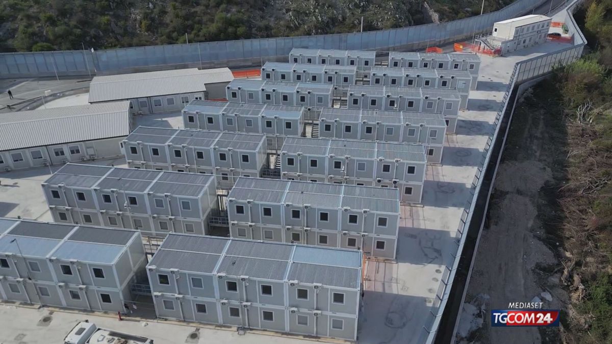 Migranti, dalla Cassazione nuovo via libera ai centri in Albania