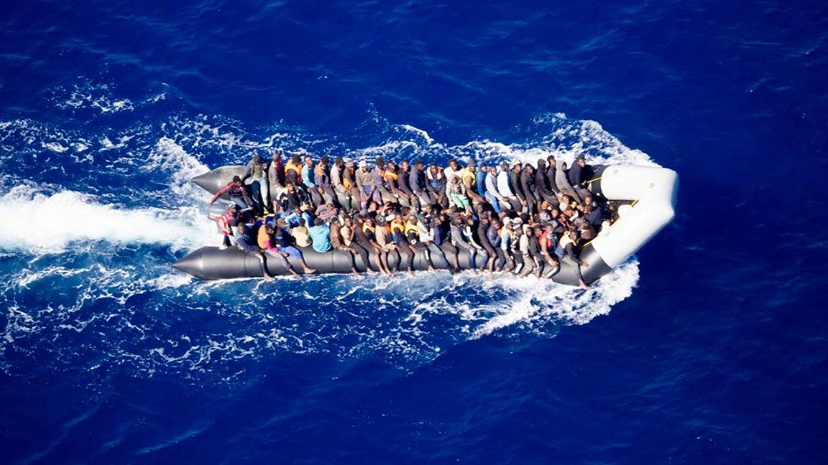 Migranti soccorsi e sbarcati a Lampedusa, sul gommone tre cadaveri: due sono bambini
