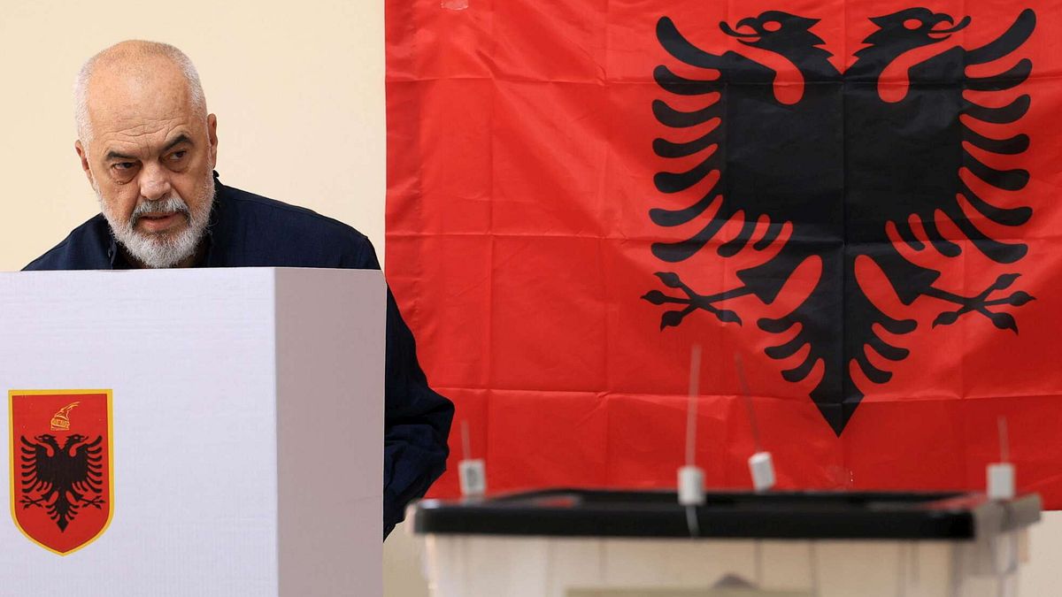 Elezioni Albania, verso una netta vittoria per il premier socialista Edi Rama