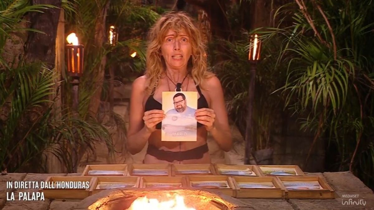 Savaşta ünlü Adinolfi ve Loredana Cannata adasında