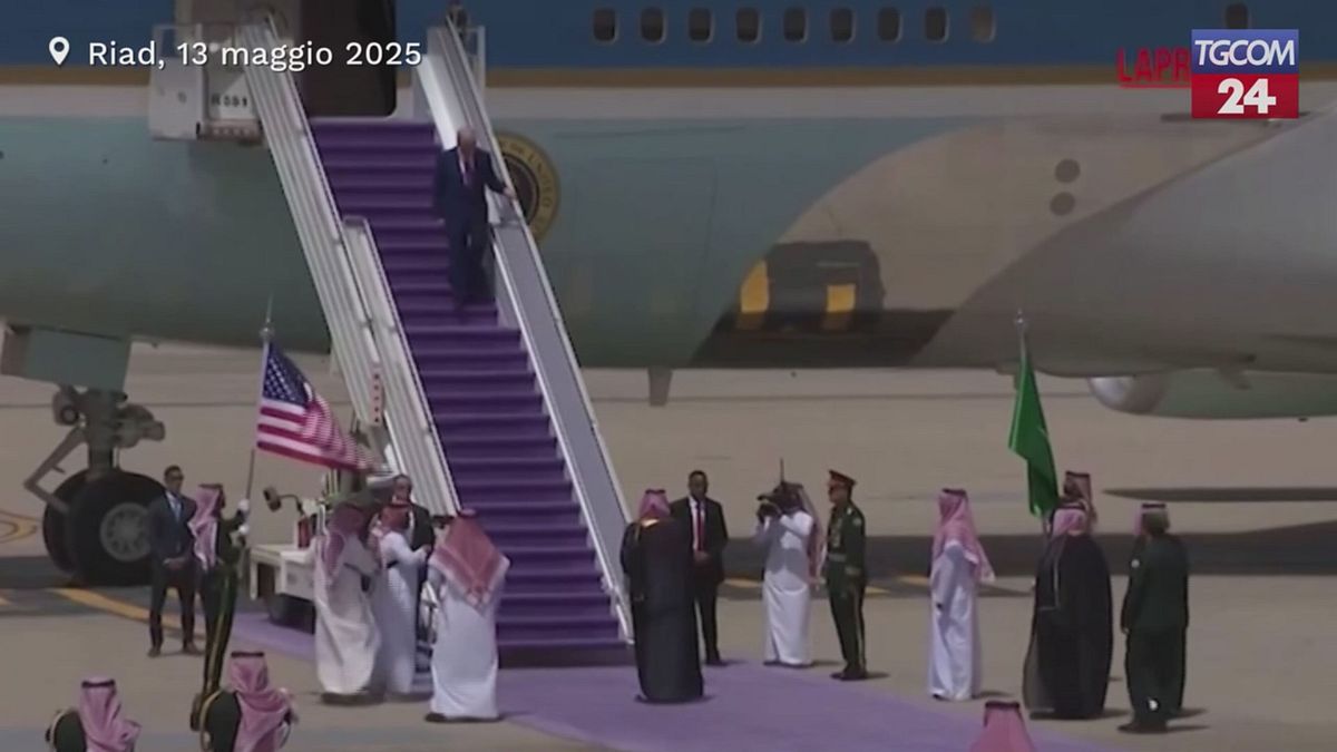 l arrivo di donald trump in arabia saudita via alla visita in medioriente