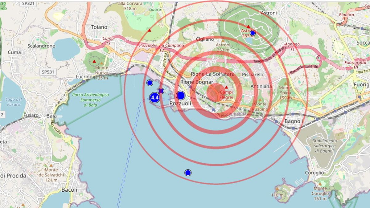 terremoto a napoli sciame sismico ai campi flegrei la scossa più forte di magnitudo 4 4 il governo dichiara lo stato di emergenza