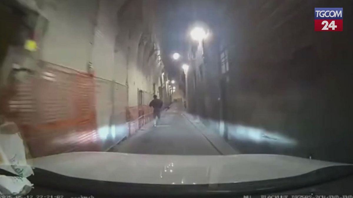 Firenze, tassista insegue e blocca uno scippatore: borsa restituita alla turista