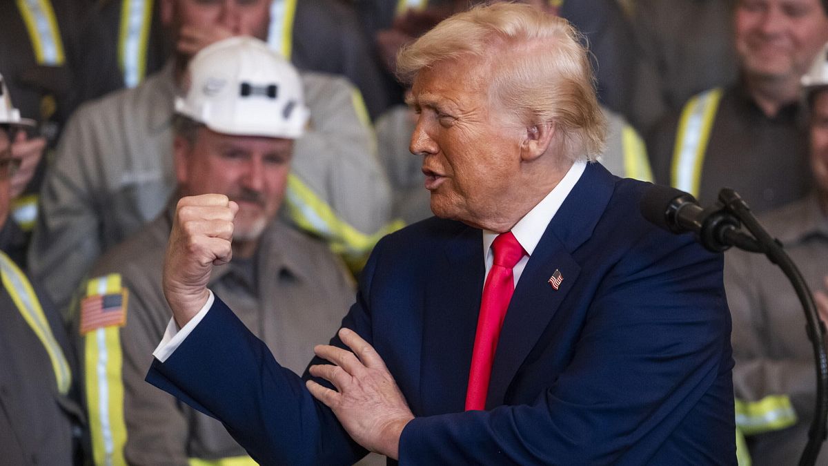 Draghi contro Trump: "Con i dazi siamo arrivati al punto di rottura" | Il presidente americano vola in Qatar