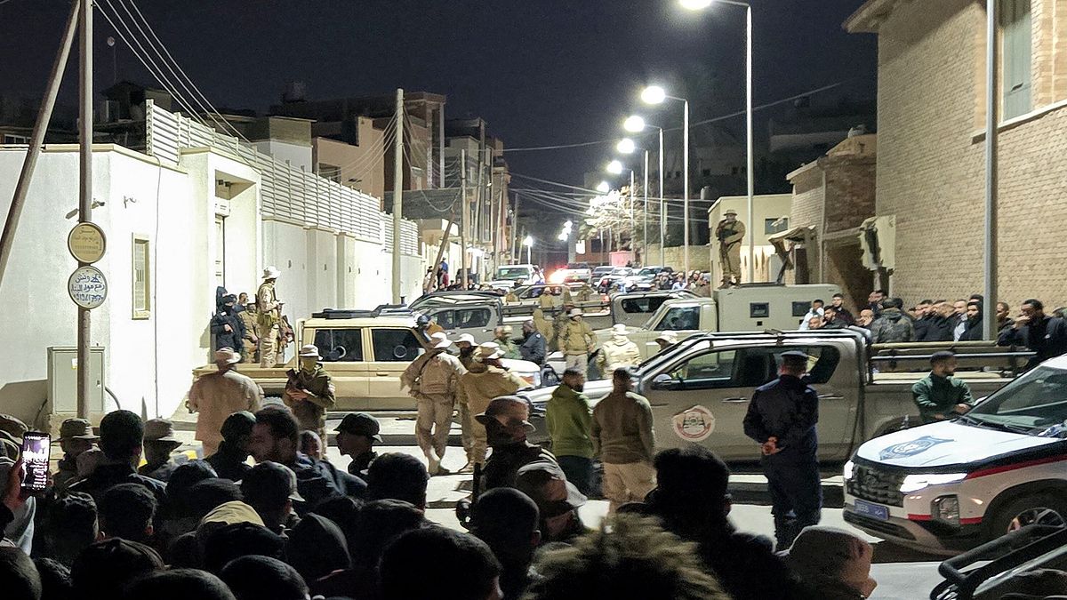 A Tripoli le forze di sicurezza sparano sui manifestanti