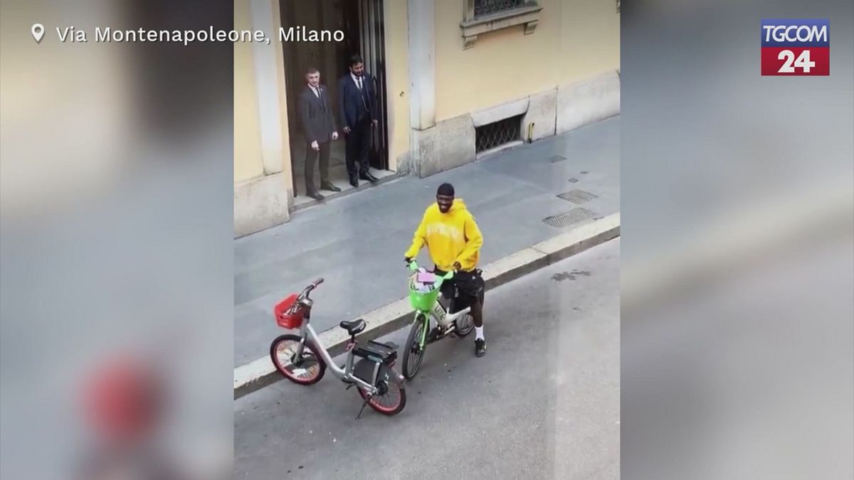 Inter, Thuram sorprende tutti: acquisti di lusso, poi via con la bici a noleggio