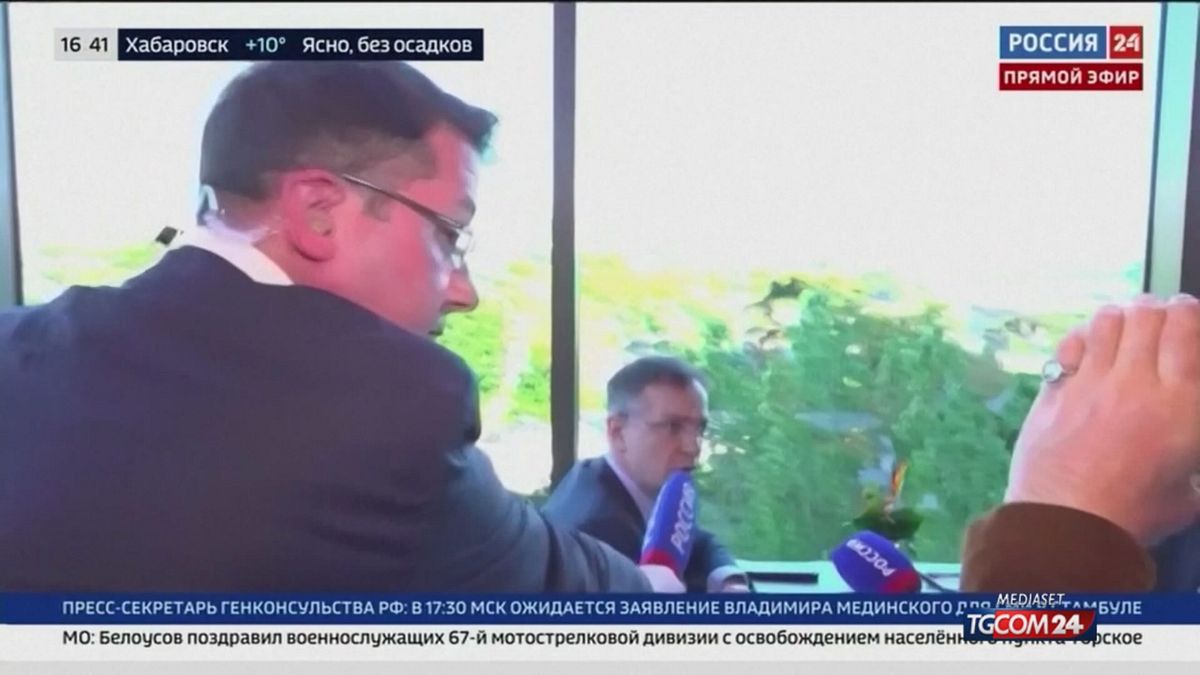 Zelensky non va a Istanbul e accusa Putin: "Non è serio"