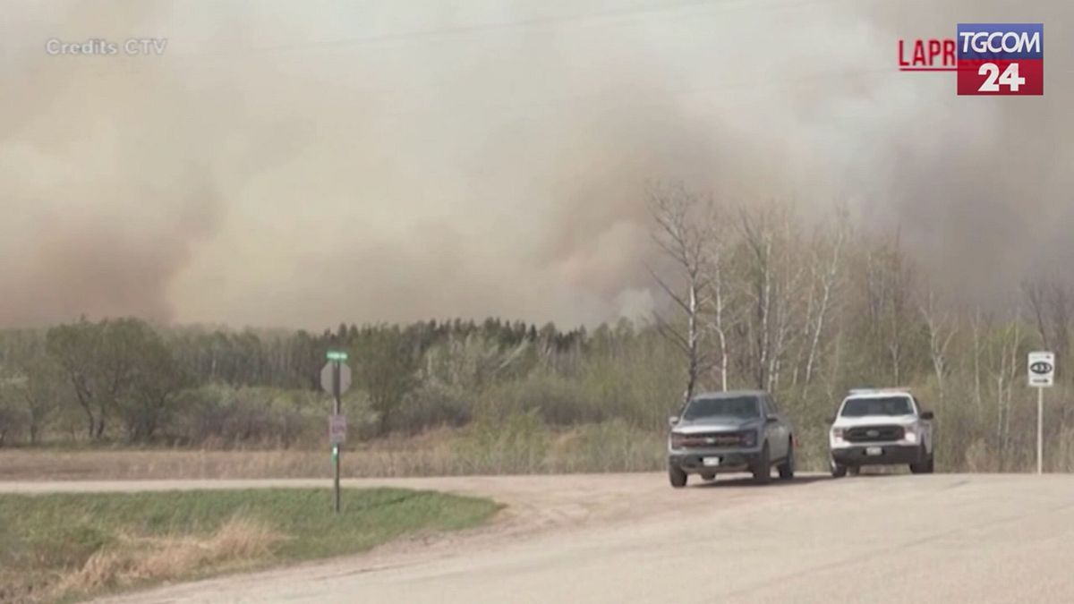 canada incendio nella provincia di manitoba diverse comunità evacuate
