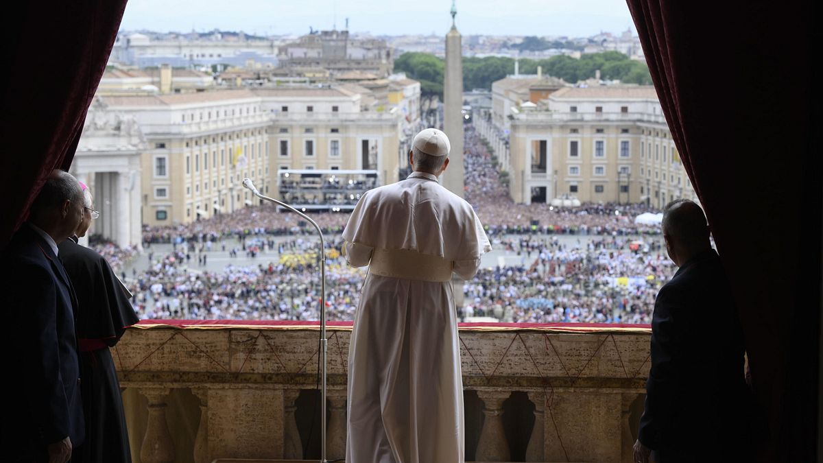 Papa Leone XIV, Roma blindata per la messa di inizio Pontificato | Oltre 10mila fedeli in San Pietro per la cerimonia di insediamento