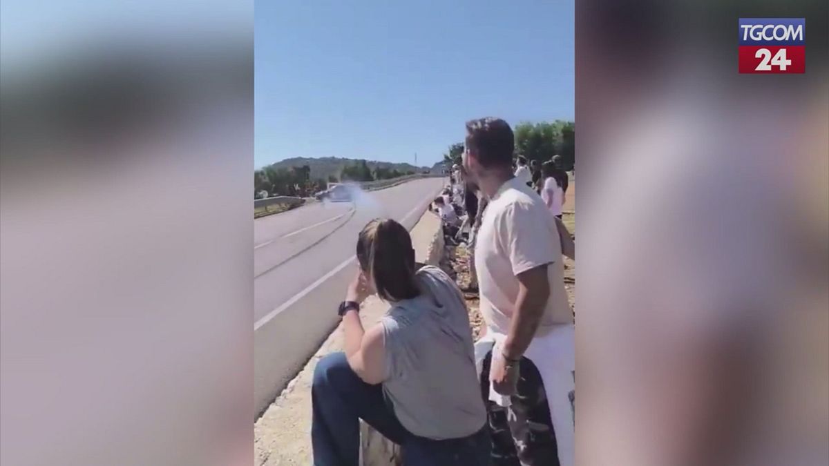 coppa selva di fasano auto sbanda e finisce a pochi centimetri dagli spettatori