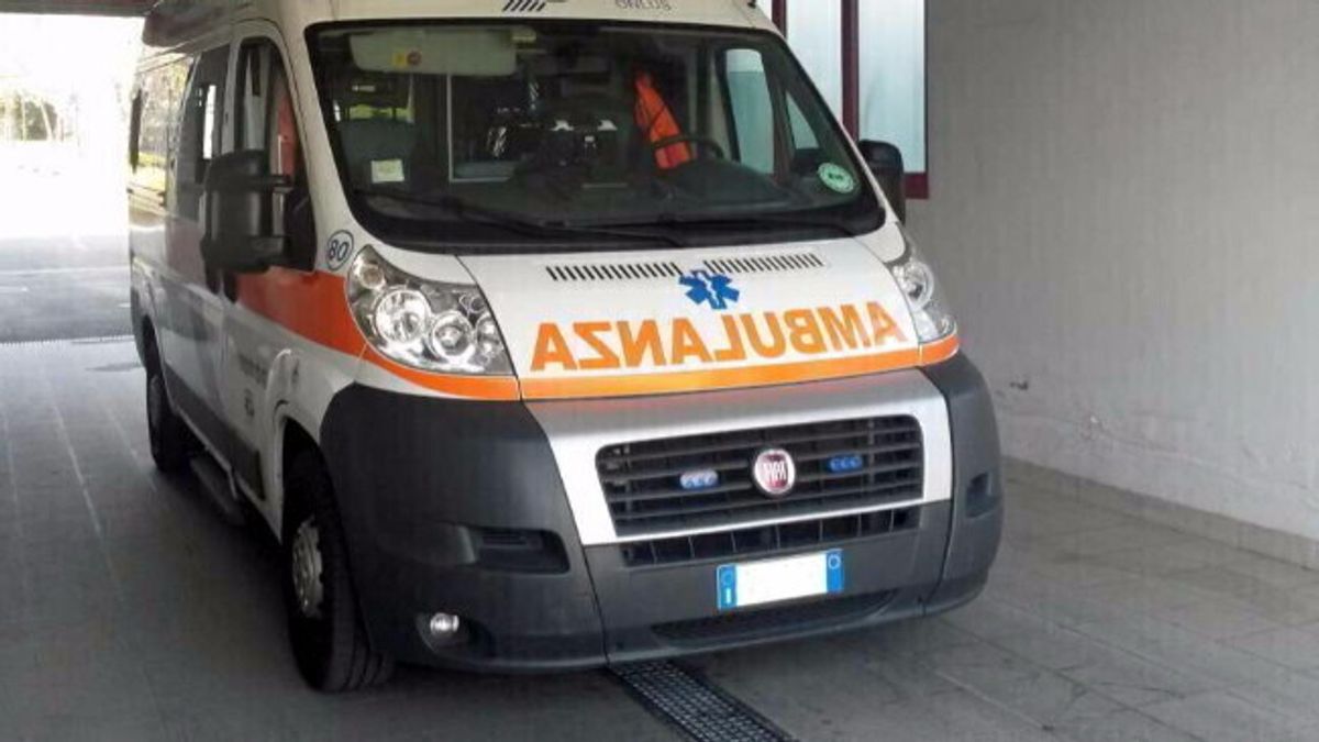 Lomazzo (Como), scontro tra camion e bus con scolaresca: un morto e due feriti gravi