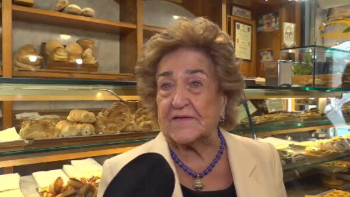 A Firenze la panettiera star di 96 anni: "Qui in negozio mi sento viva"