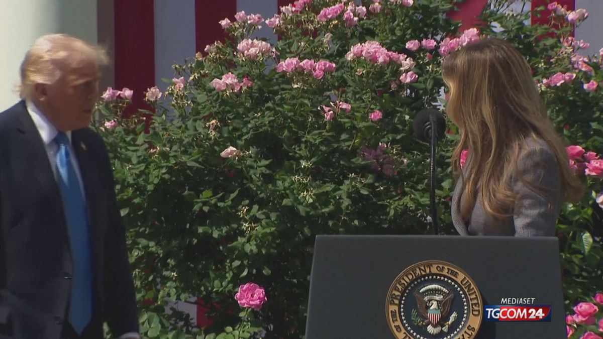 trump elogia melania in russia la rispettano più di me 