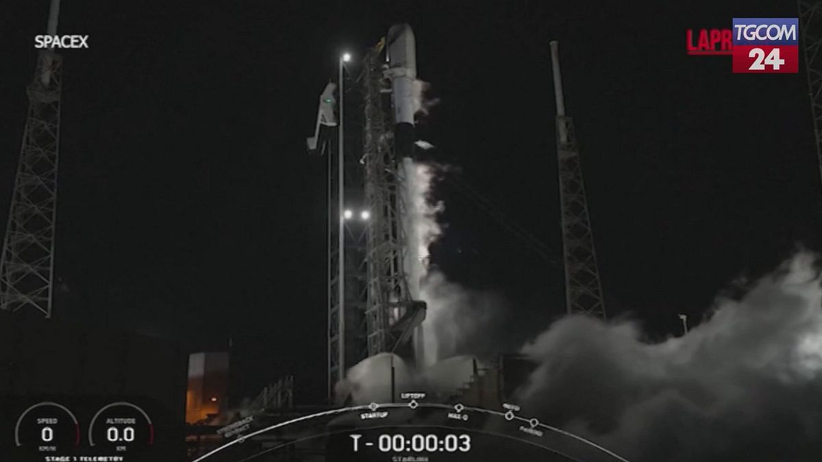 SpaceX, lanciato razzo con 23 satelliti per il sistema Starlink