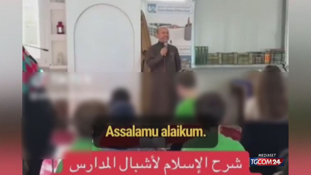 scuole in visita alla moschea è polemica a sesto san giovanni