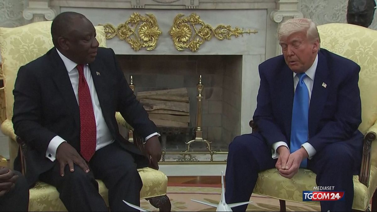 trump attacca il presidente sudafricano nello studio ovale da voi i bianchi vengono uccisi 
