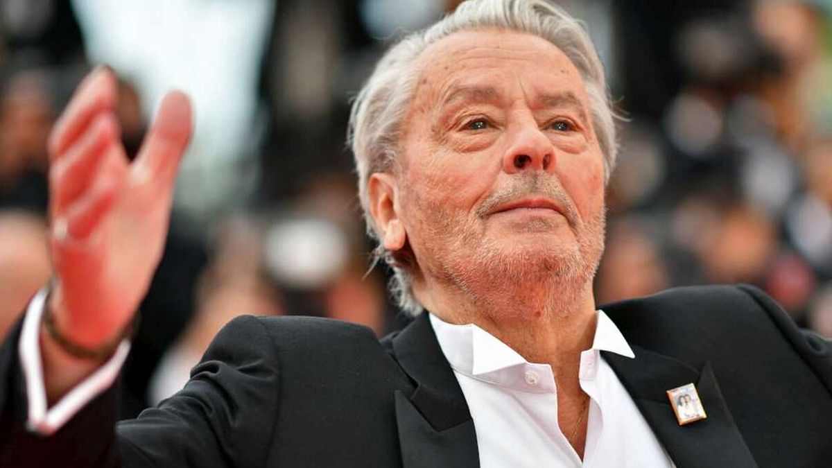 Alain Delon, a sorpresa secondo testamento a favore della figlia