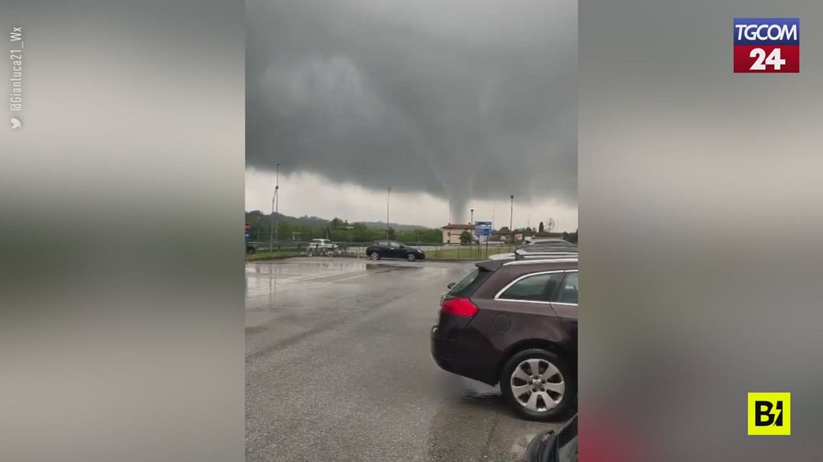 maltempo in friuli tromba d aria a buja