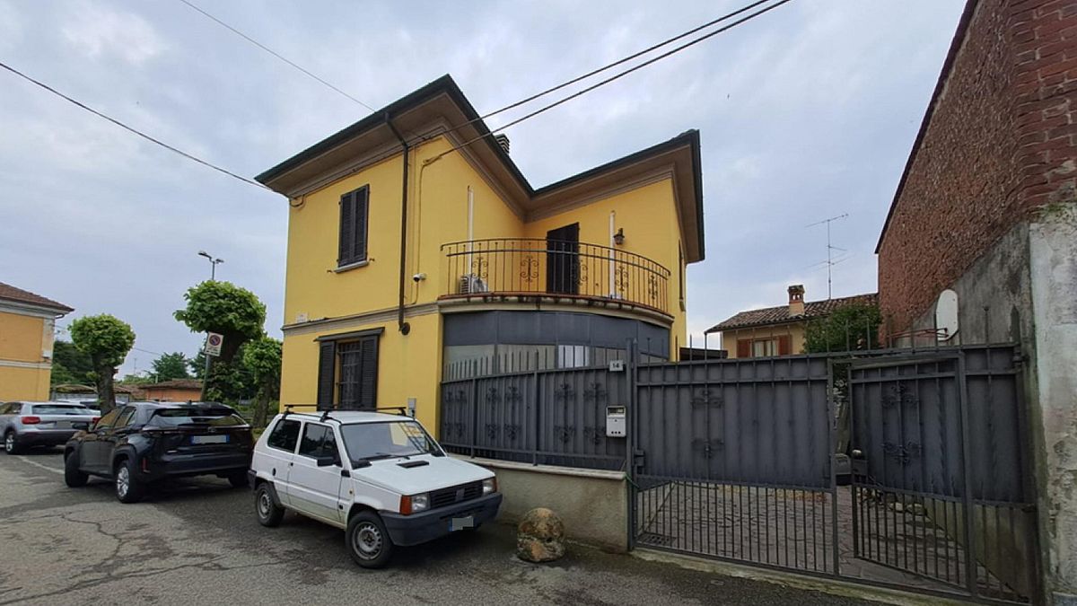 garlasco a 18 anni dal delitto i nodi sono gli stessi raccontati dai primi articoli secondo sospettato forse donna e un martello