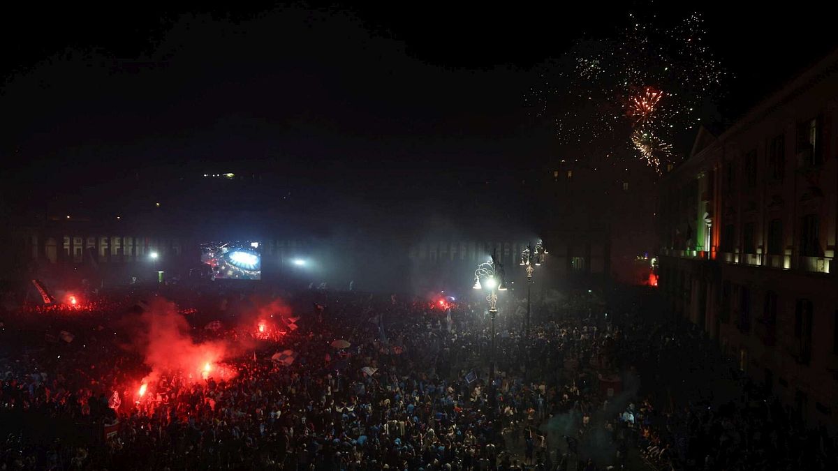 Napoli, in città esplode la festa Scudetto: oltre 120 feriti