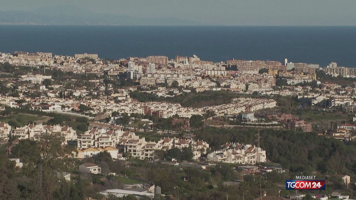 crisi abitativa in spagna la scure di sanchez sugli stranieri proprietari di case