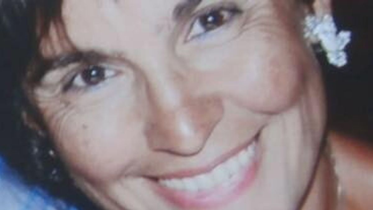 tragedia a pinarella di cervia donna muore travolta da una ruspa l uomo alla guida ha un precedente per omicidio stradale