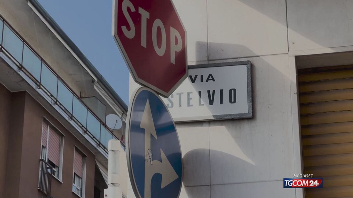 legnano donna trovata uccisa in casa accoltellata alla schiena